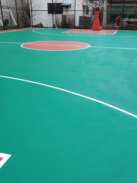 北辰 球场长期使用易出现地面开裂